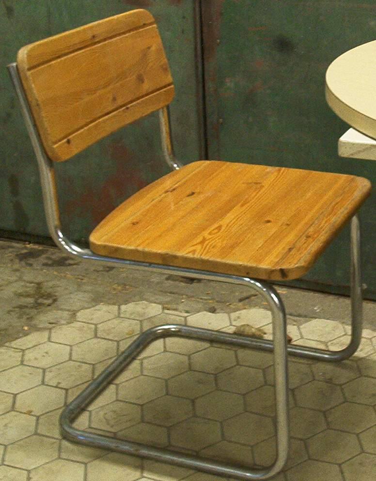 Muutama tuoli. TARJOA!